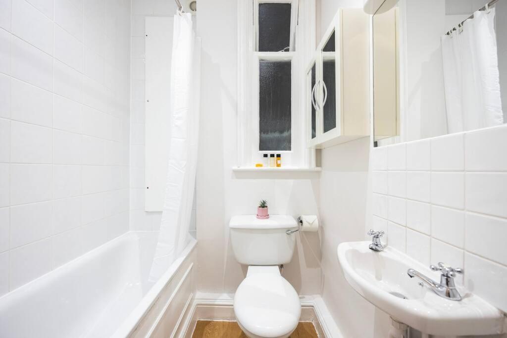 Stylish Studio In Leicester Square Londra Exterior foto
